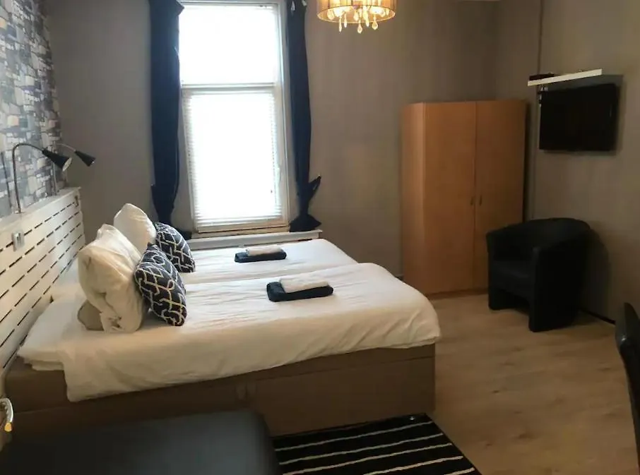 Villa Insulinde L'Aia Bed & Breakfast
