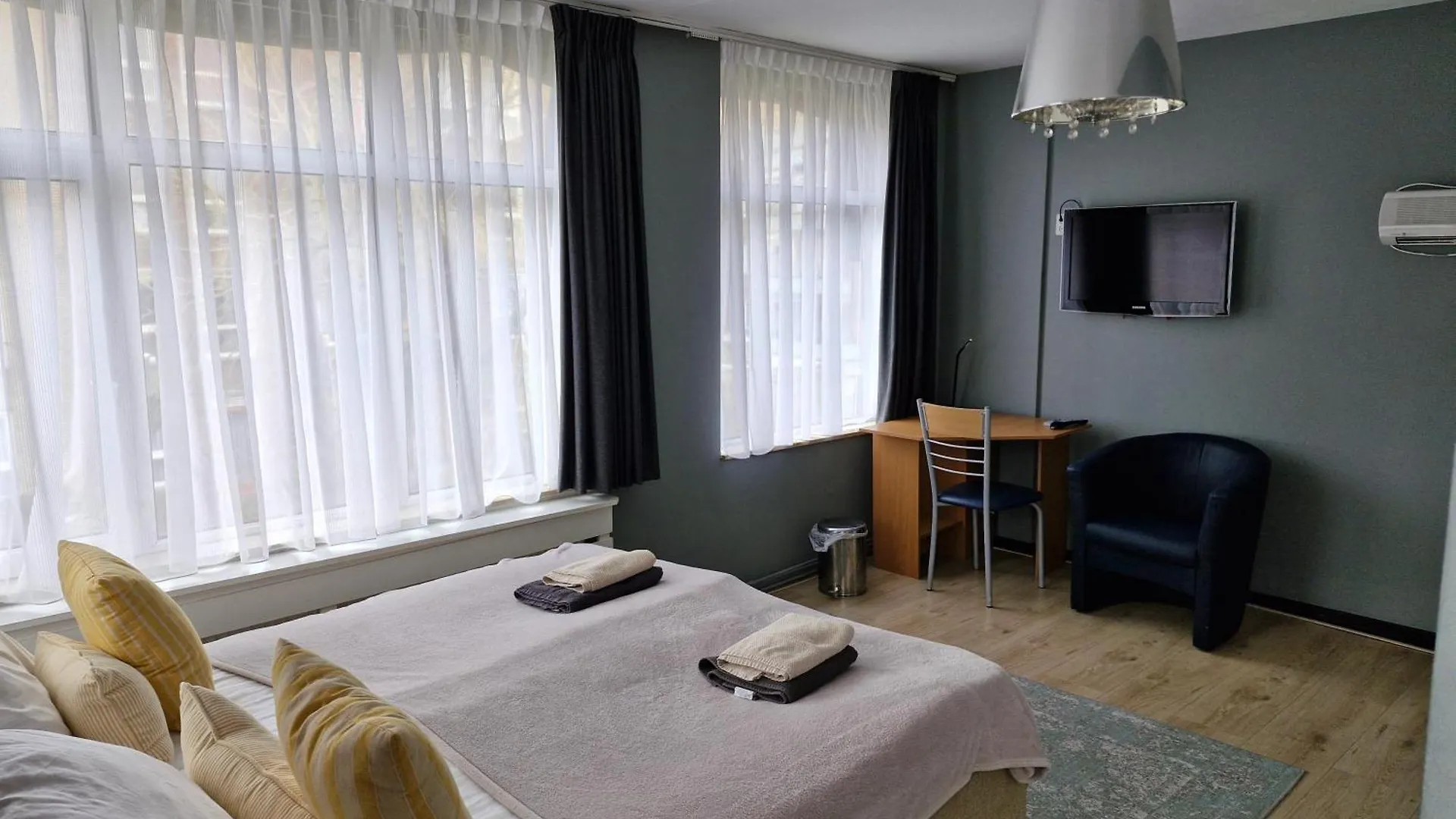 Villa Insulinde L'Aia Bed & Breakfast